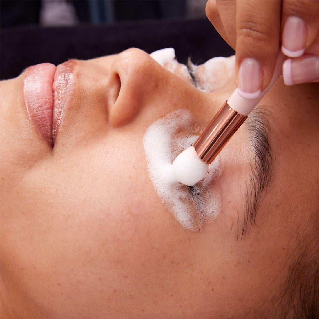 How to sleep on Lashes